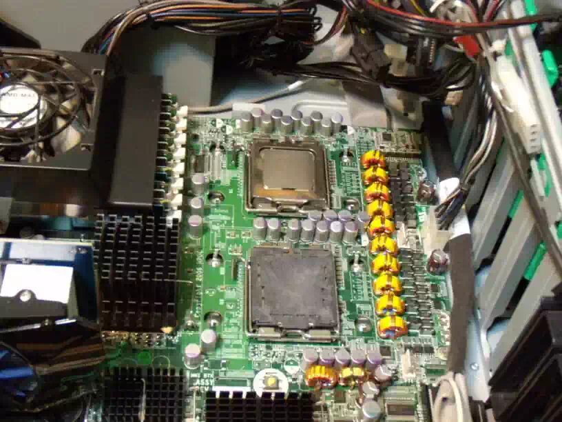 旧旧CPUをマザーボードに取付けた画像